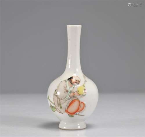 FAMILLE ROSE PORCELAIN VASE DECORATED WITH A CHARACTER