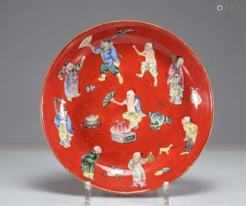 RED BACKGROUND PLATE QIANLONG BRAND CHARACTER DECORATIONS