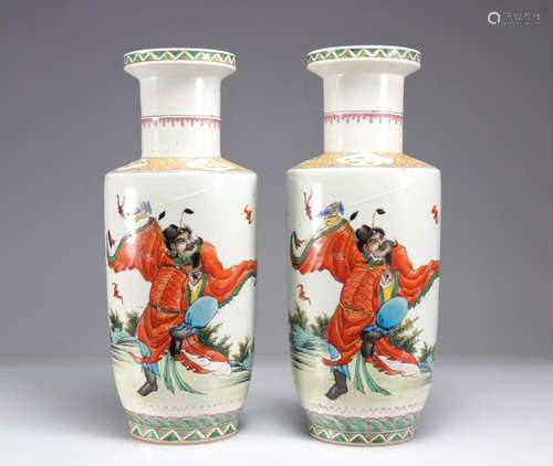 PAIR OF PORCELAIN VASES DECORATED WITH 19TH CENTURY WARRIORS