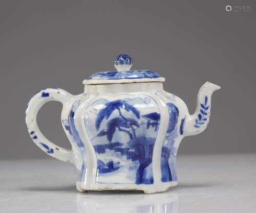 18TH CENTURY BLUE WHITE TEAPOT