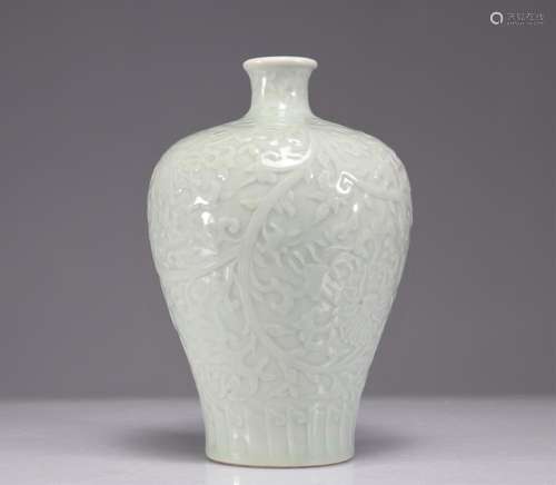 MEIPING CELADON VASE WITH FLORAL DECORATION KANGXI BRAND