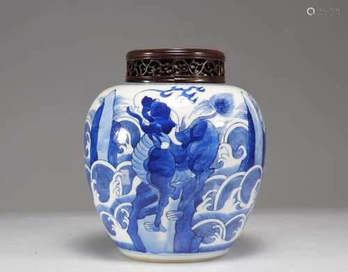 BLUE WHITE PORCELAIN VASE, ANIMAL DECOR, KANGXI PERIOD