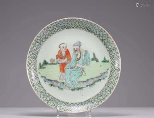 LARGE PORCELAIN PLATE DECORATED WITH QING PERIOD CHARACTERS