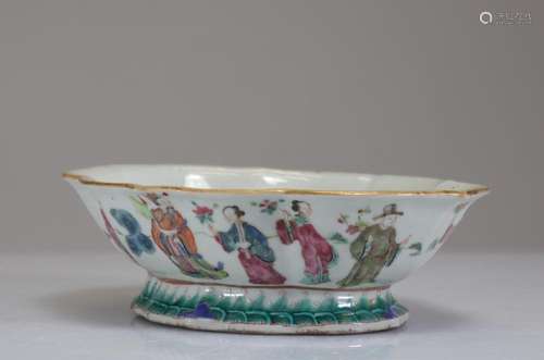 PORCELAIN FAMILLE ROSE BOWL DECORATED WITH CHARACTERS