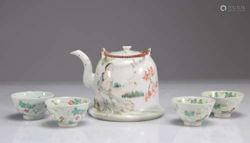 LOT (5) PORCELAIN FAMILLE ROSE TEAPOT AND BOWLS