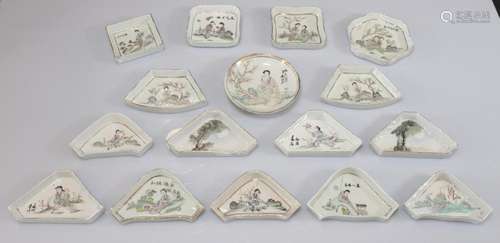 IMPORTANT LOT OF PORCELAIN DISHES DECORATED WITH CHARACTERS