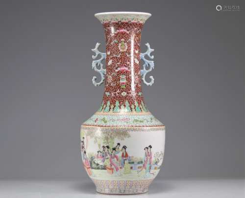 IMPOSING FAMILLE ROSE PORCELAIN VASE DECORATED WITH CHARACTE...