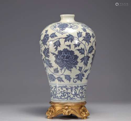 MING PERIOD BLUE WHITE MEIPING VASE