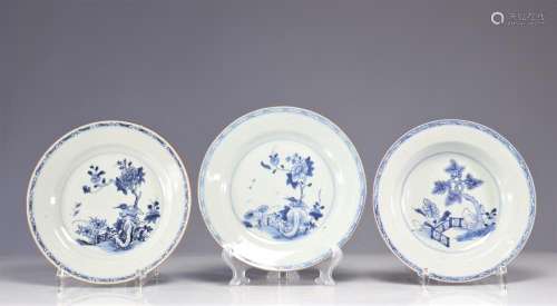 PLATES (3) IN 18TH CENTURY BLUE WHITE PORCELAIN