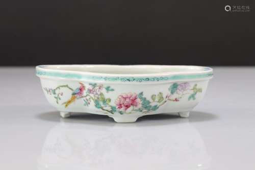 FAMILLE ROSE PORCELAIN PLANTER