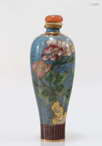 QING PERIOD CLOISONNE SNUFF BOX WITH FLOWER DECORATION