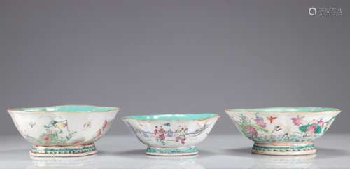 SET OF 3 XIXTH CENTURY FAMILLE ROSE PORCELAIN CUPS