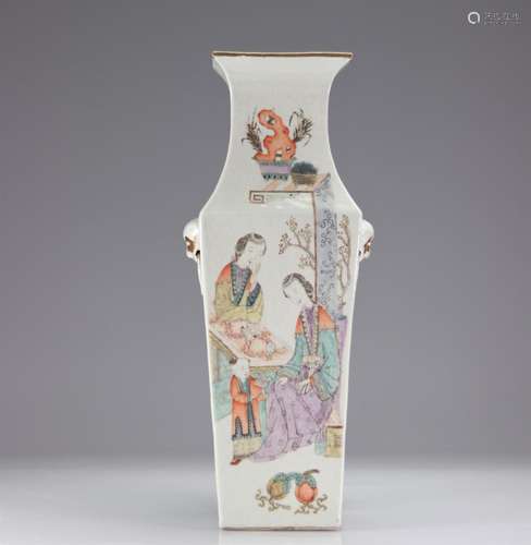 SQUARE PORCELAIN VASE DECORATED WITH YOUNG WOMEN