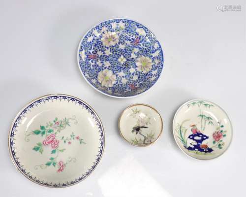 SET OF 4 FAMILLE ROSE PORCELAIN PLATES