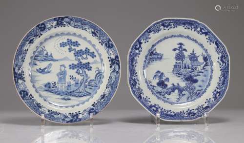 SET OF 2 XVIIITH CENTURY BLUE WHITE PLATES