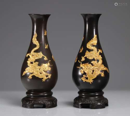 PAIR OF FUZHOU LACQUER VASES DECORATED WITH DRAGONS