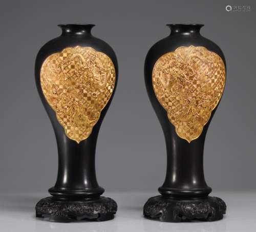 PAIR OF FUZHOU LACQUER VASES DECORATED WITH DRAGONS