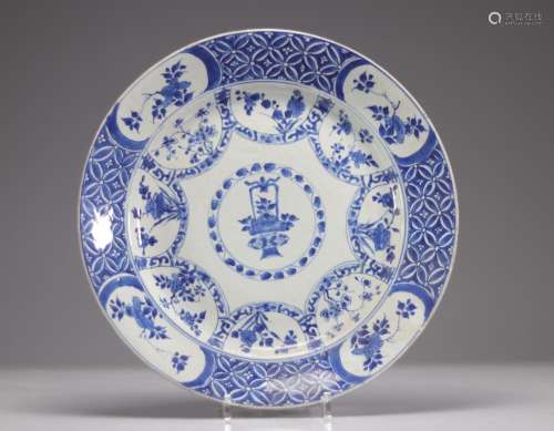 LARGE 18TH CENTURY CHINESE PORCELAIN PLATE