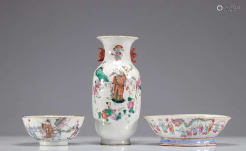LOT OF PORCELAIN (3) 19TH CENTURY FAMILLE ROSE DECORATED WIT...