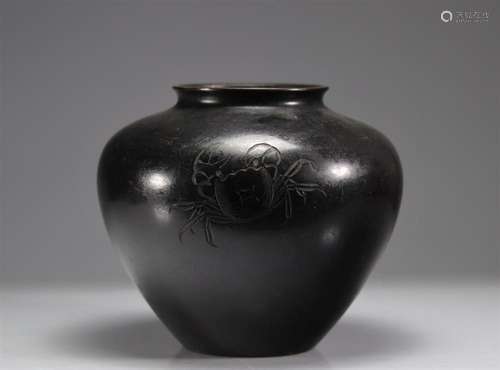 JAPANESE BRONZE VASE DECORATED WITH MEIJI CRABS