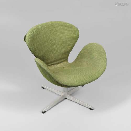 VINTAGE FRITZ HANSEN SWAN CHAIR - DESIGNED BY ARNE JACOBSON.