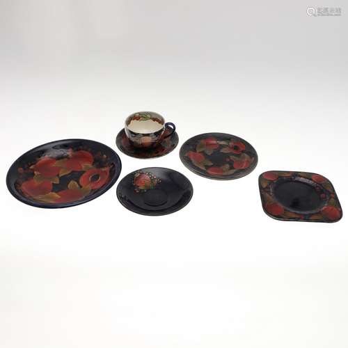 ANTIQUE MOORCROFT PLATE & VARIOUS OTHER ITEMS - POMEGRAN...