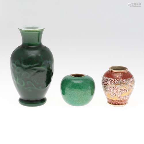 CHINESE BEIJING GLASS VASE & OTHER ITEMS.