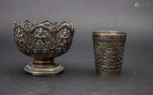 Silber Lotusschale und Becher / A silver lotus bowl and beak...