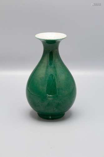 Apfelgrüne Vase / An appel green vase, China, Qing-Zeit, 19....
