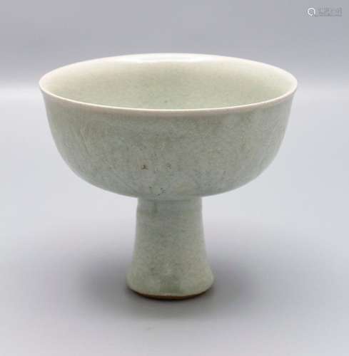 Seladon Fußbecher / A celadon footed cup 'slamp cup', China,...