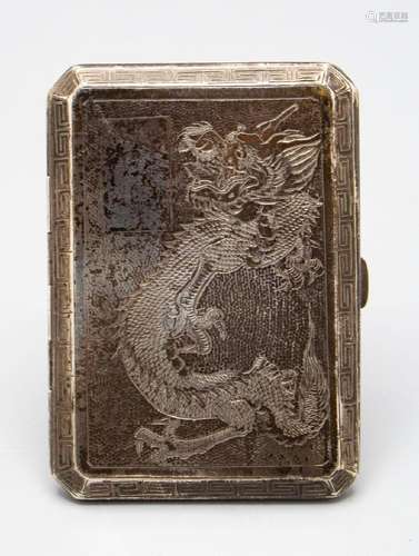 Zigarettenetui / A Sterling silver cigarette case, China, um...