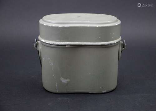 Deutsches Militär Essgeschirr / A German military cook pot