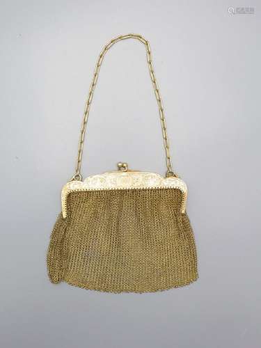 Goldene Abendtasche / Kettentasche / A gilt silver evening b...