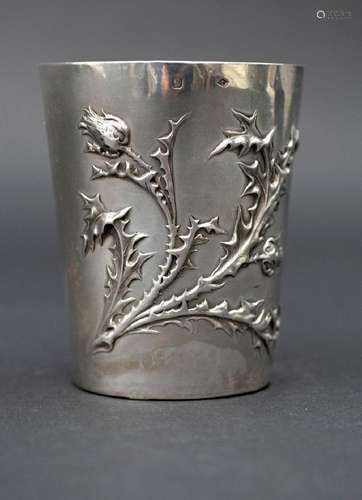 Jugendstil Becher mit Disteln / An Art Nouveau silver beaker...