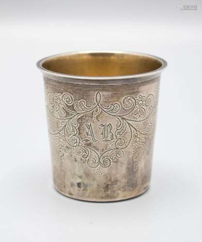 Silberbecher mit Floraldekor / A silver beaker with flower t...