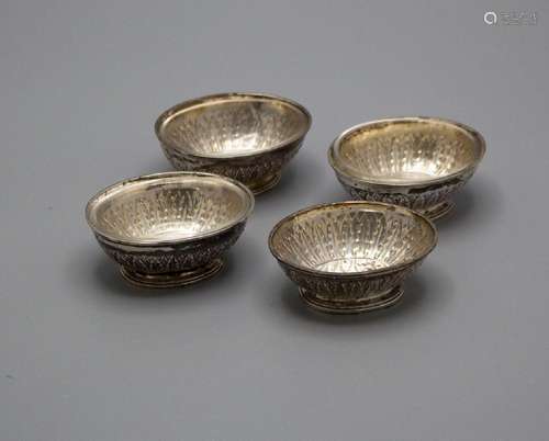 4 Salzschälchen / Salieren / A set of 4 silver salt cellars,...