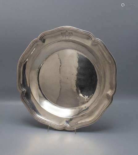 Runde Platte / A silver tray, Paris, 1756-1762