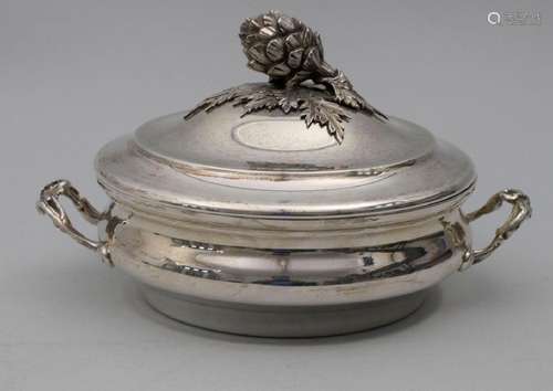 Legumier / Wöchnerinnenschüssel / A silver vegetable tureen ...