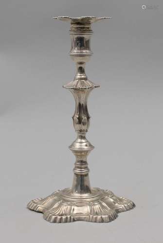 Barock Leuchter / A Baroque silver candlestick, Jas. King, L...