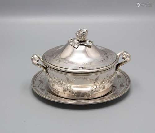 Deckelterrine auf Presentoir / A covered silver tureen / Lég...