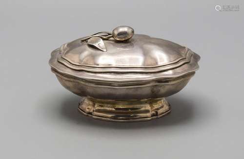 Deckeldose mit 3 Fächern / A lidded silver box with 3 compar...