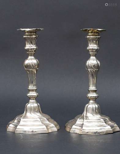 Paar Rokoko Kerzenleuchter / A pair of Rococo silver candles...