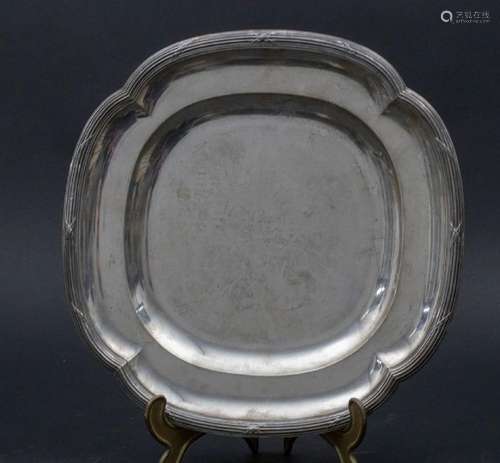 Runde Platte / A silver tray, Paris, 19. Jh.