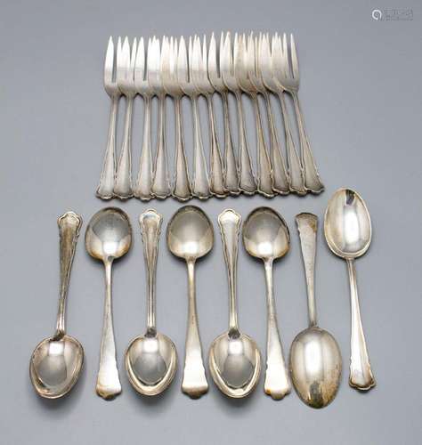 8 Teelöffel und 13 Kuchengabel / 8 silver tea spoons and 13 ...