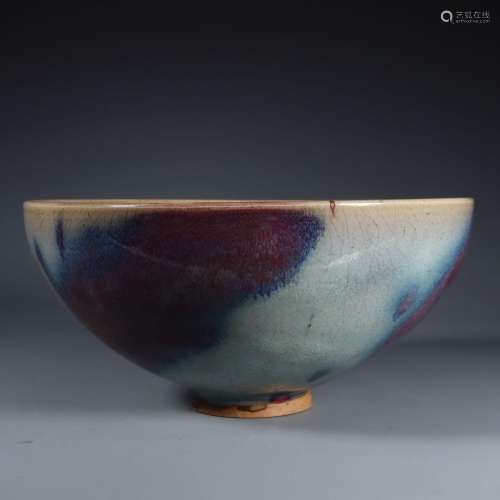 A Jun kiln celadon-glazed bowl with a purplish-red speckled ...