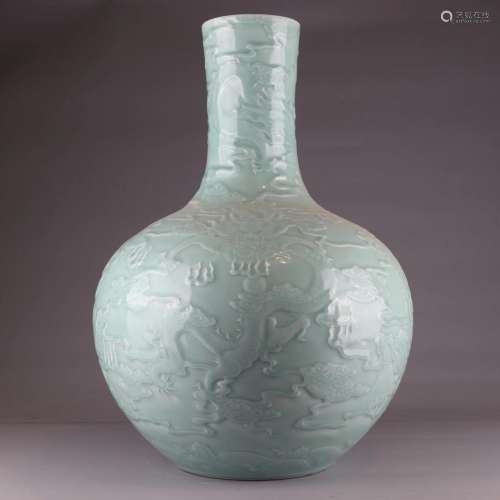 Bean Green Glaze Carved Dragon Pattern Celestial Ball Vase