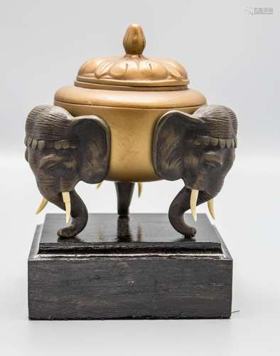 Tintenfass mit Elefanten Dekor / An inkwell with elephant de...