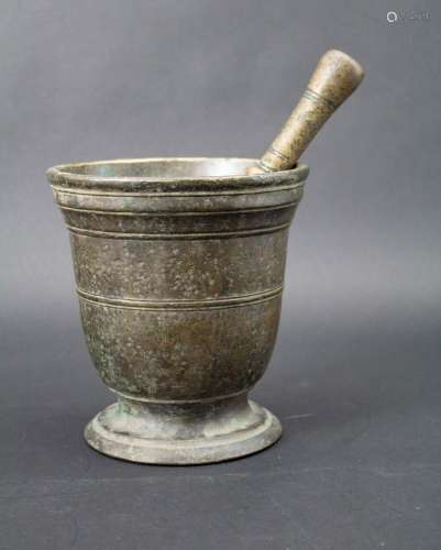 Bronze-Mörser mit Pistill / A bronze mortar and pestle, 18./...