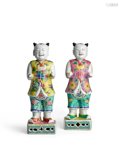 A VERY RARE AND LARGE PAIR OF FAMILLE ROSE STANDING BOYS Qia...