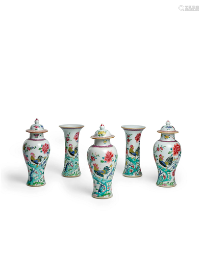 A SMALL FAMILLE ROSE 'AUSPICIOUS COCKERELS' FIVE-PIECE GARNI...